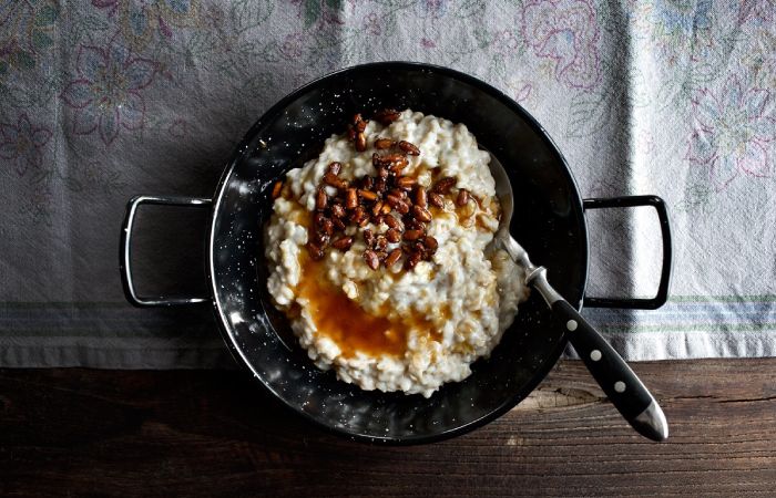 Oatmeal with Honey and Nuts