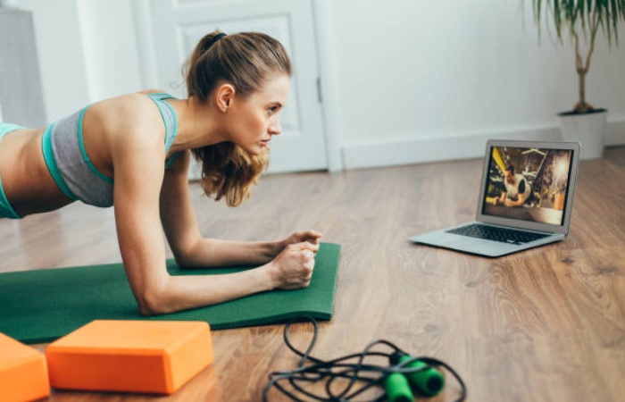 Women’s Fitness Training_ Empowering Women Through Online Platforms